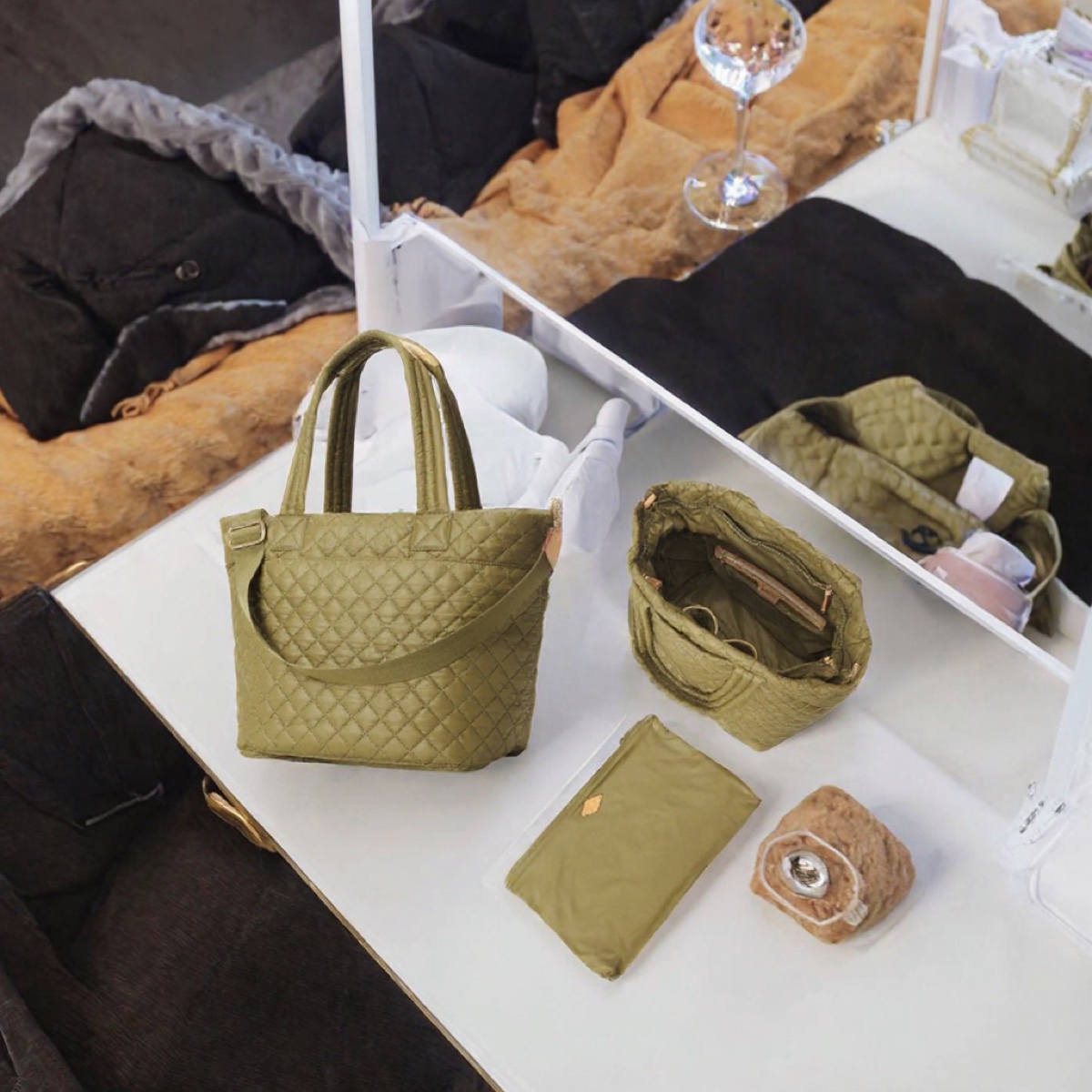 Custom Quilted Polyester Cosmetic Bag Set with Double Handles — Yunshengyuan listing image 1601988195602 view 3